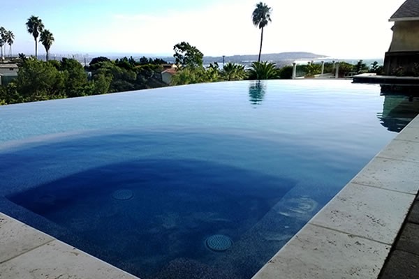 invisible-edge-pool